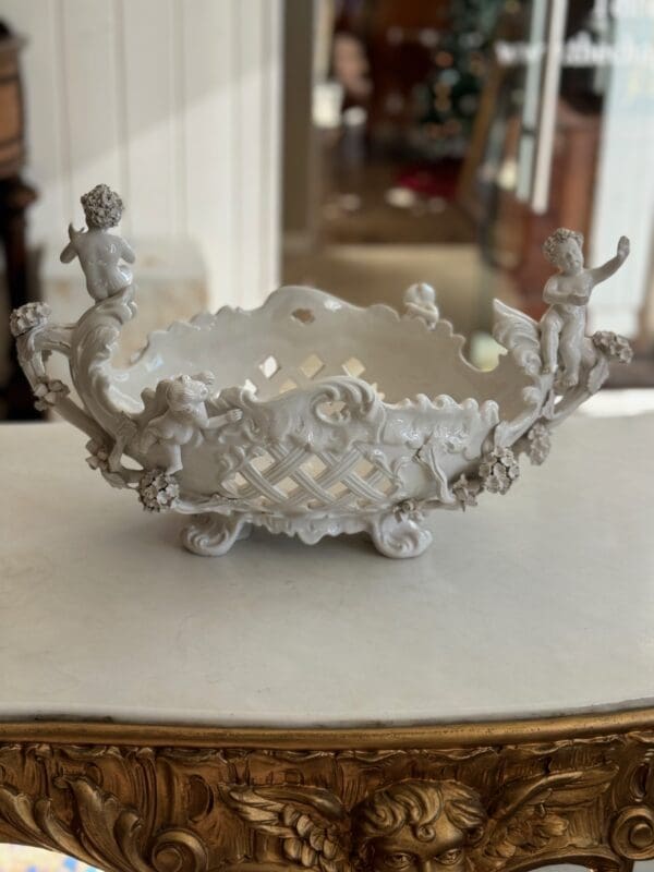 Italian Capodimonte porcelain bowl with Cherubs