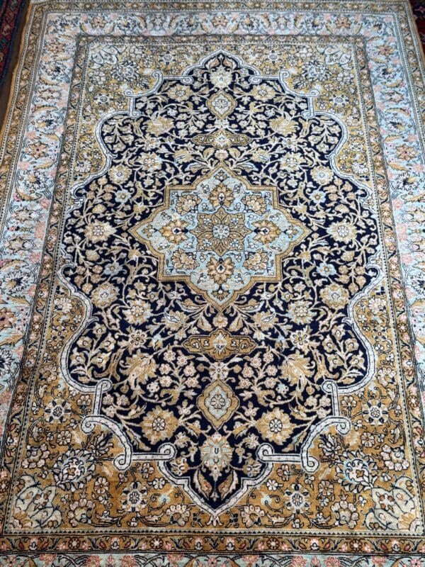 Handmade pure Silk finely knotted Qum 5'6 x 3'7 - Image 2