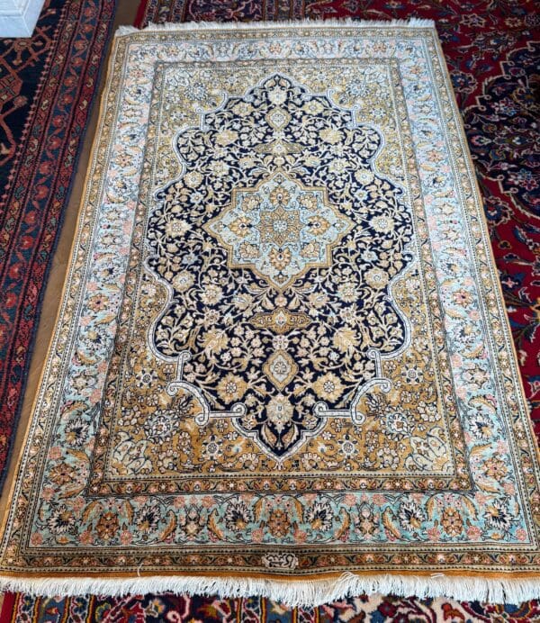 Handmade pure Silk finely knotted Qum 5'6 x 3'7 - Image 3